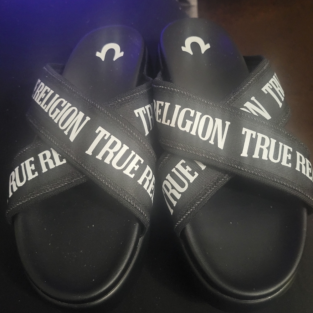 True Religion Alia Cross Strap Slip On Platform Slide Sandals (Black)